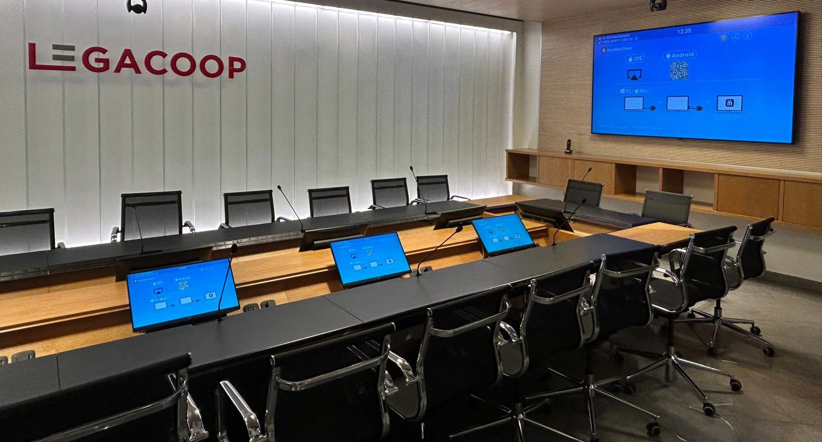 Legacoop Nazionale – Una boardroom intelligente per la collaborazione ibrida